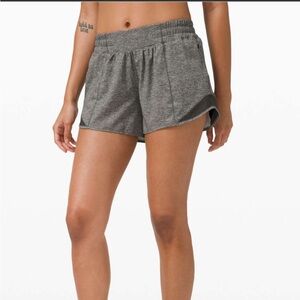 Lululemon Hotty Hot Short II *4"
Heather Lux Multi Black 8 Tall